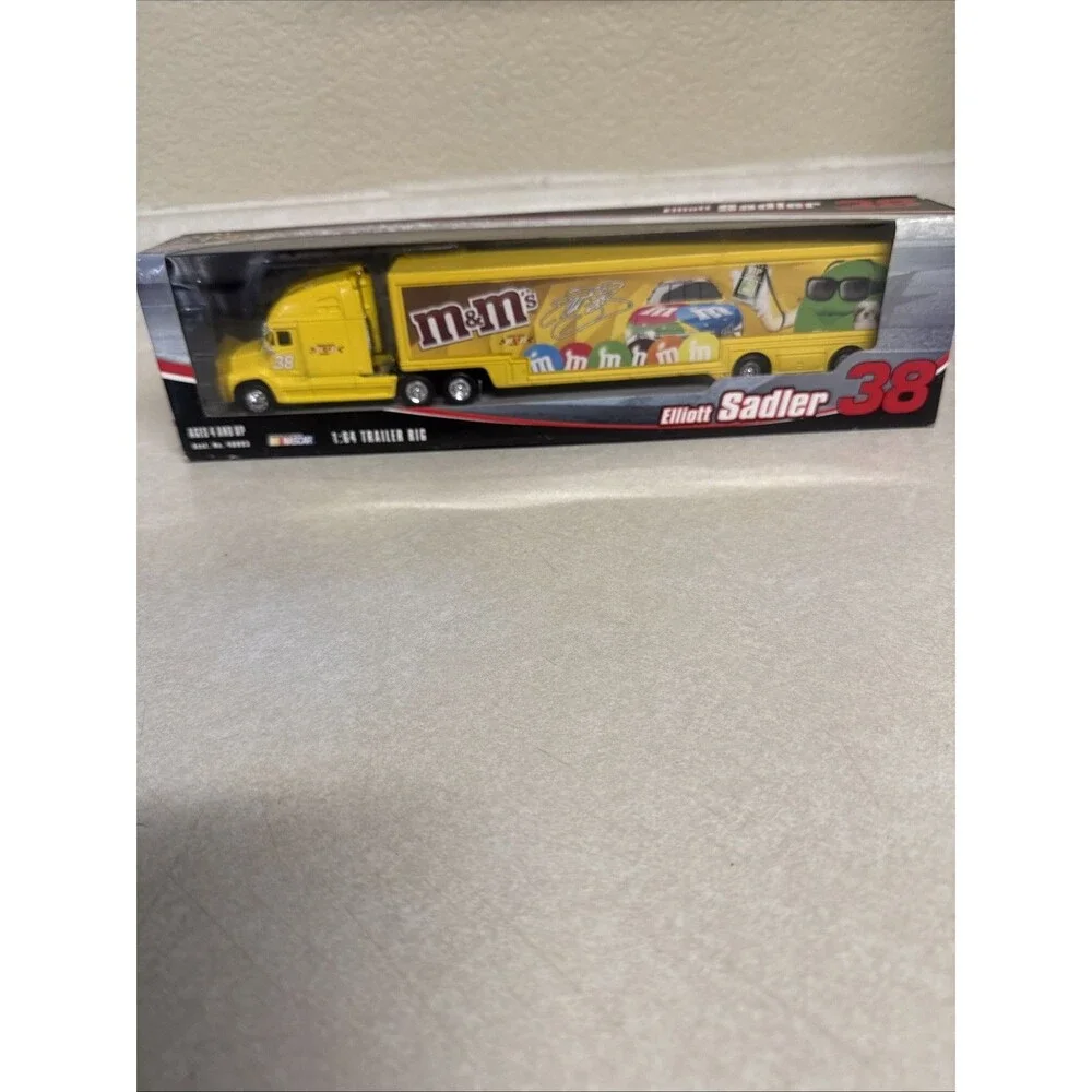 Winners Circle 1:64 Elliott Sadler #38 M&M's Racing Trailer Rig 2006  #40883